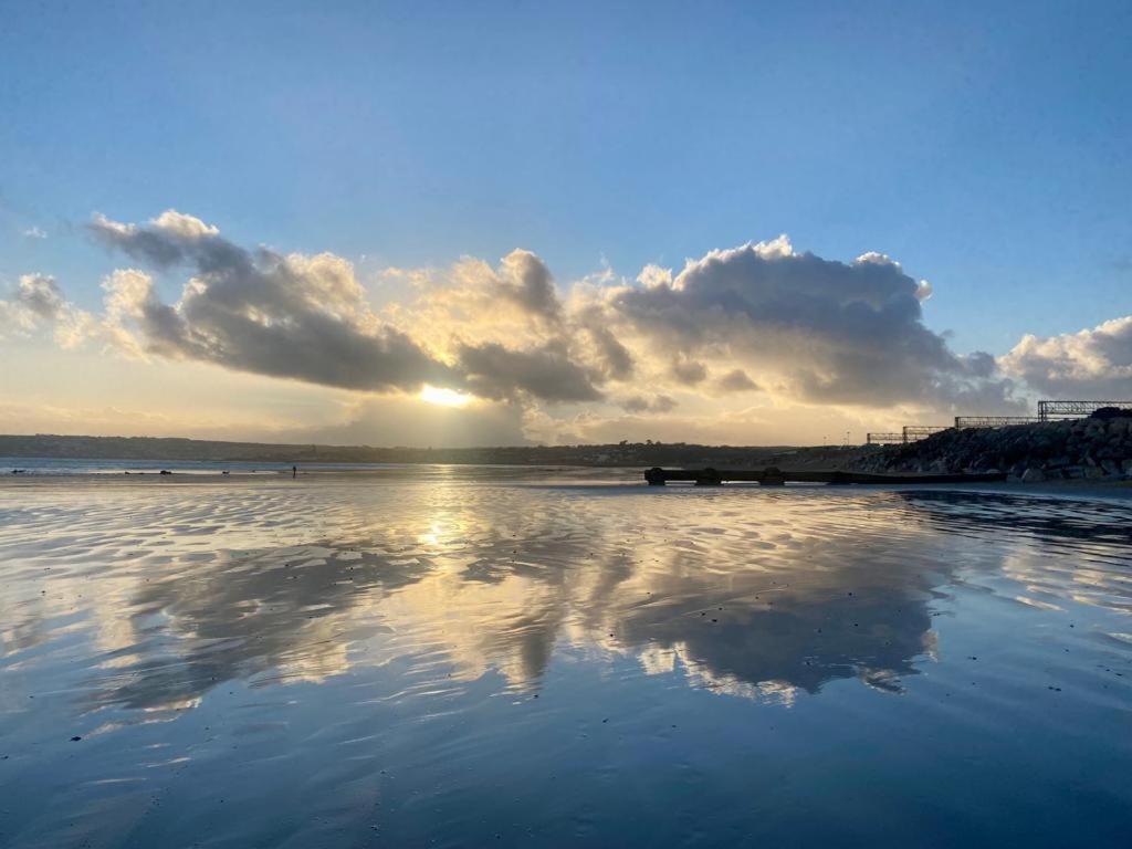 2 Bedroom Cottage Sleeps 4, With Pool Use, Sennen Exterior photo
