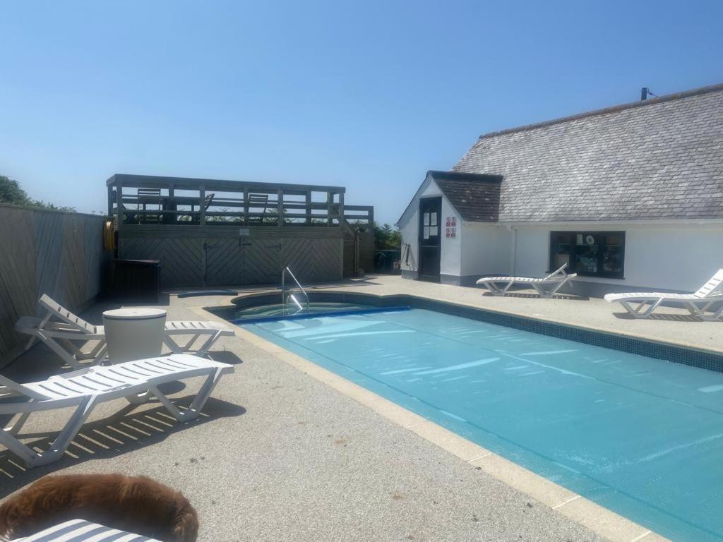 2 Bedroom Cottage Sleeps 4, With Pool Use, Sennen Exterior photo