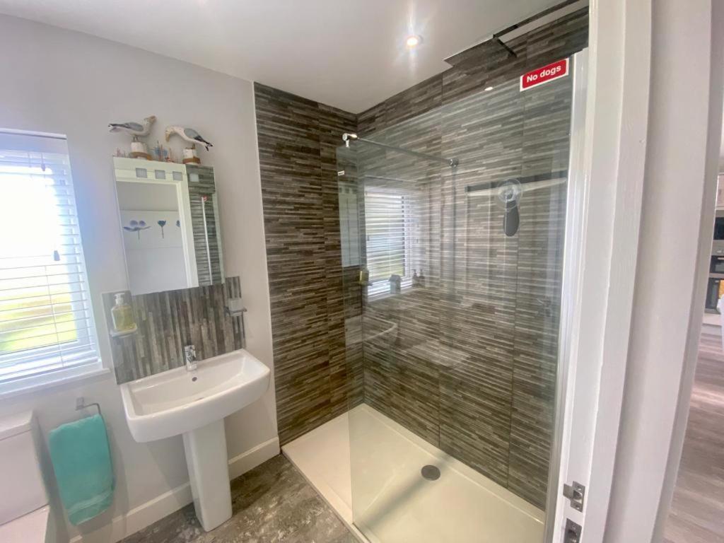 2 Bedroom Cottage Sleeps 4, With Pool Use, Sennen Exterior photo