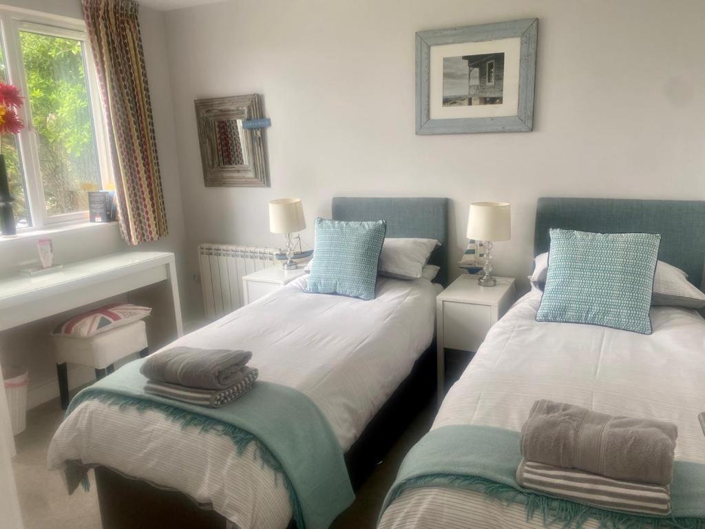 2 Bedroom Cottage Sleeps 4, With Pool Use, Sennen Exterior photo