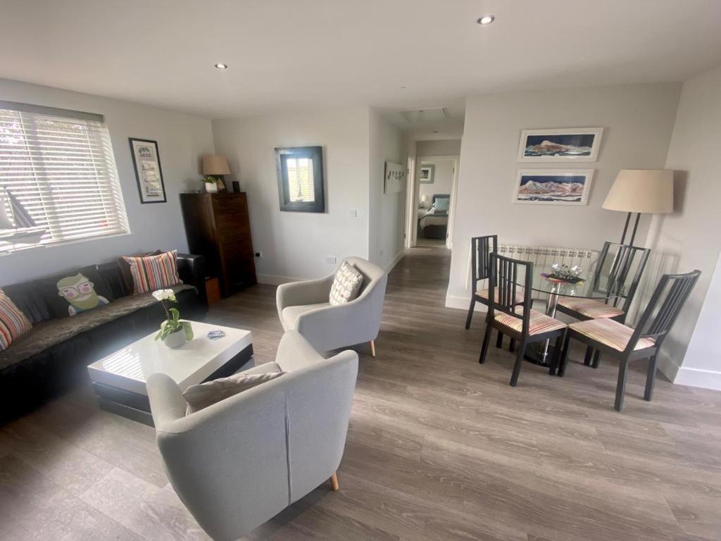 2 Bedroom Cottage Sleeps 4, With Pool Use, Sennen Exterior photo